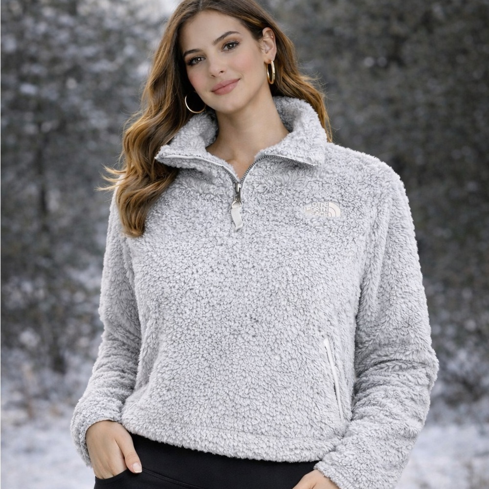 The North Face women’s Sherpa Fleece 1/4 zip  Pullover size Medium